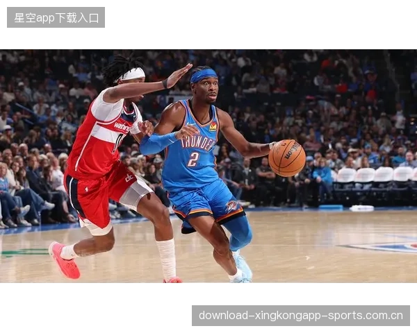 NBA滑翔双手暴扣：空中英雄的震撼时刻