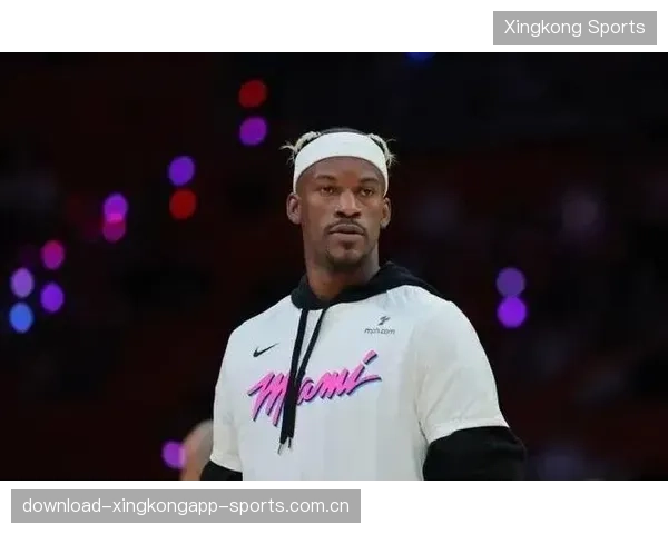 NBA热火巴特勒强硬突破造成杀伤扭转局势
